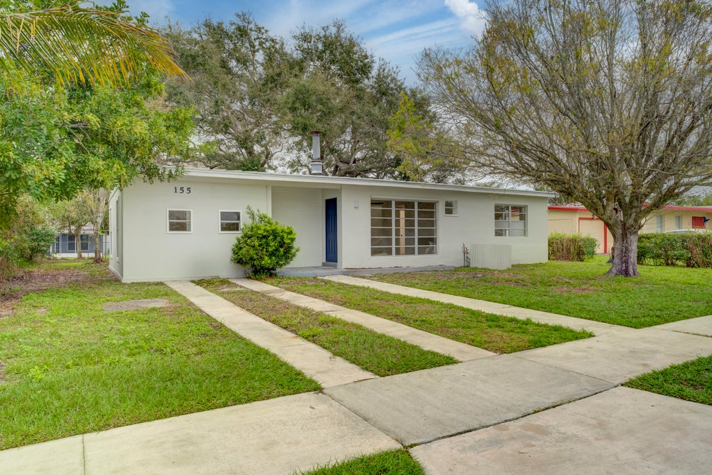 Photo of 155 SE Solaz Avenue, Port Saint Lucie, FL 34983 (MLS # R10952989)