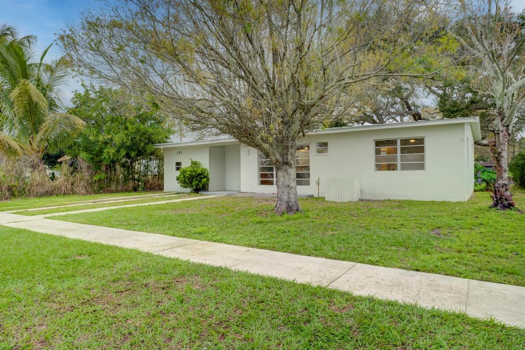 Photo of 155 SE Solaz Avenue, Port Saint Lucie, FL 34983 (MLS # R10952989)