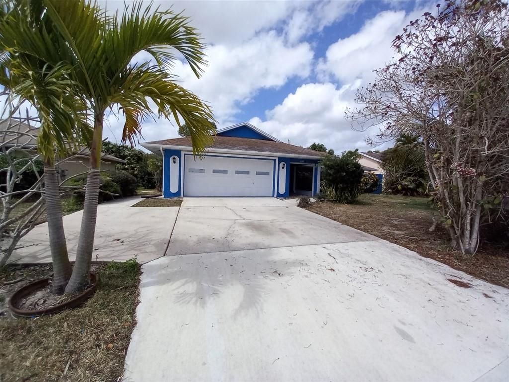 Photo of 2134 SE Floresta Dr, Port Saint Lucie, FL 34984 (MLS # F10320939)