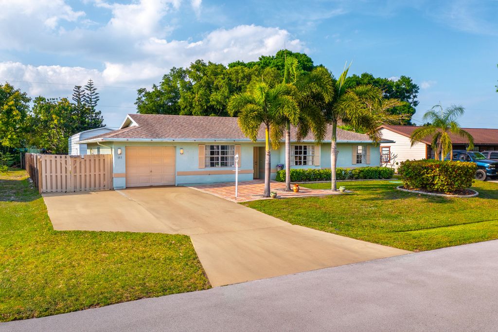 Photo of 157 NE Dominican Terrace, Port Saint Lucie, FL 34983 (MLS # R10973368)