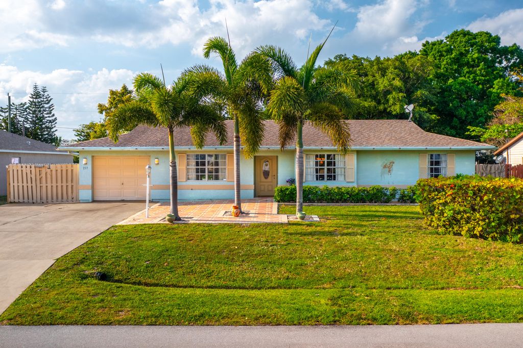 Photo of 157 NE Dominican Terrace, Port Saint Lucie, FL 34983 (MLS # R10973368)