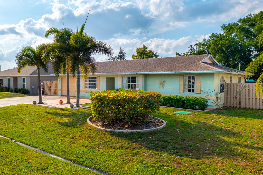 Photo of 157 NE Dominican Terrace, Port Saint Lucie, FL 34983 (MLS # R10973368)