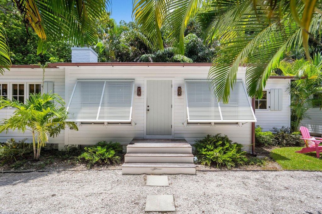 Photo of 918 NE 5th Street, Delray Beach, FL 33483 (MLS # R11124524)