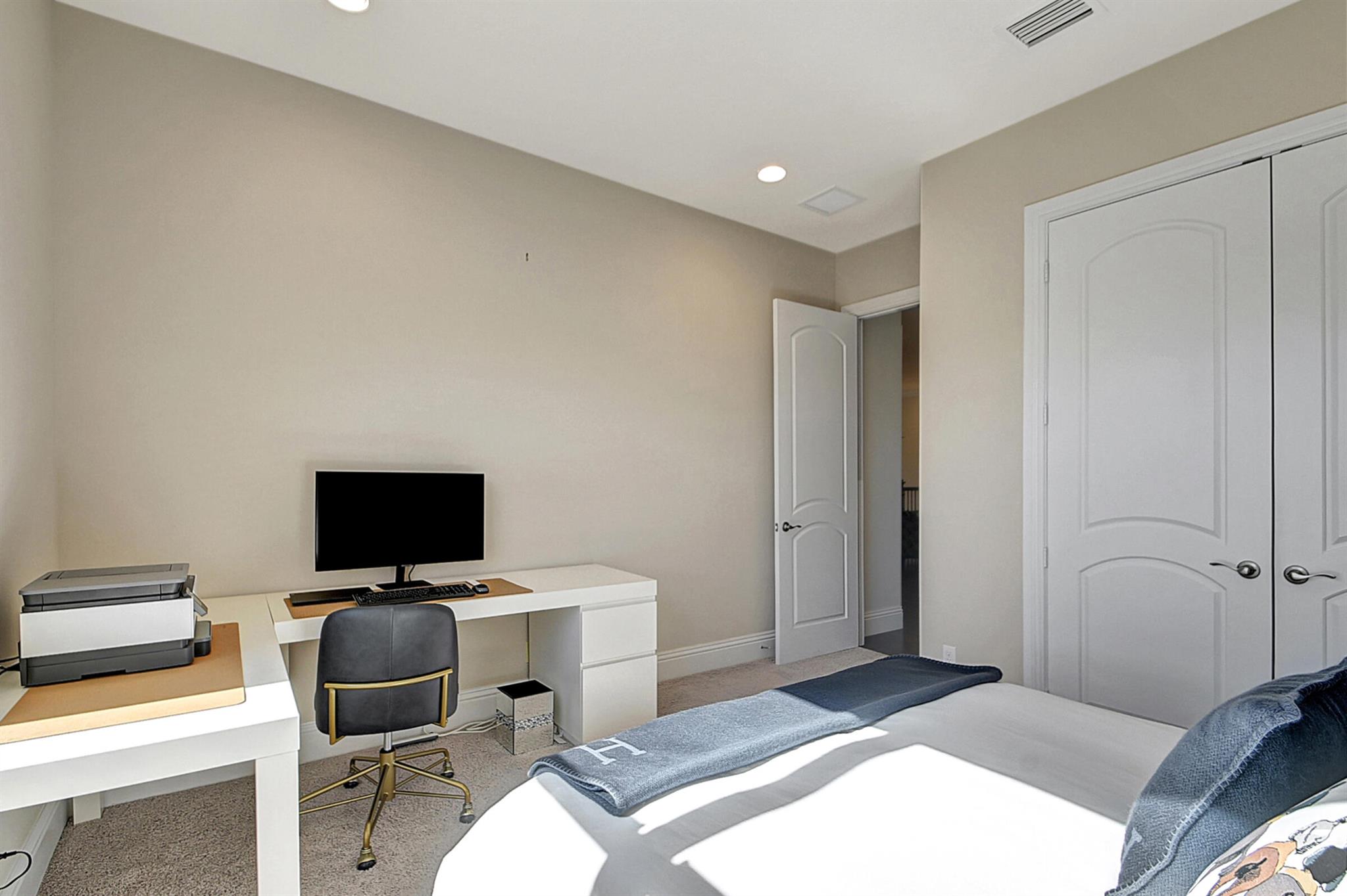 HUNTERS CHASE OF PALM BEA - Residential