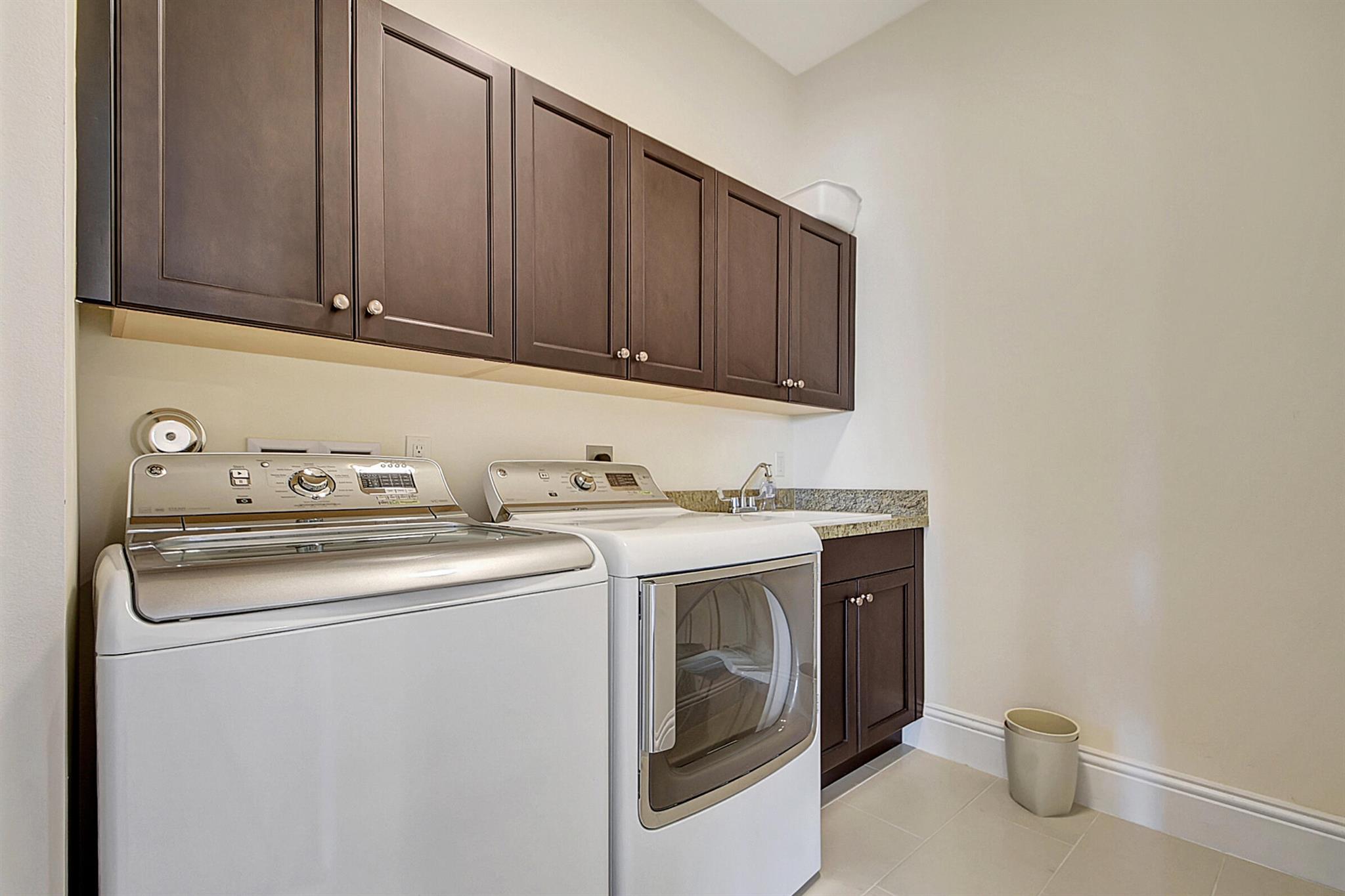 HUNTERS CHASE OF PALM BEA - Residential