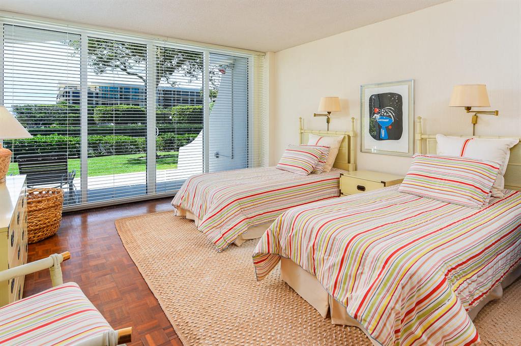 CARLYLE HOUSE CONDO - Residential