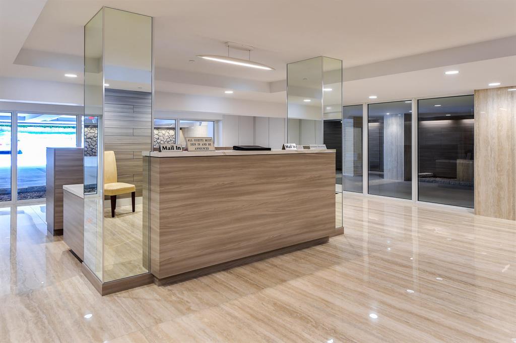 CARLYLE HOUSE CONDO - Residential