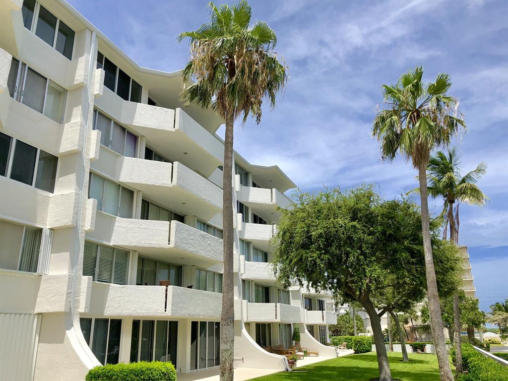 CARLYLE HOUSE CONDO - Residential