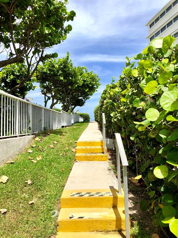 CARLYLE HOUSE CONDO - Residential