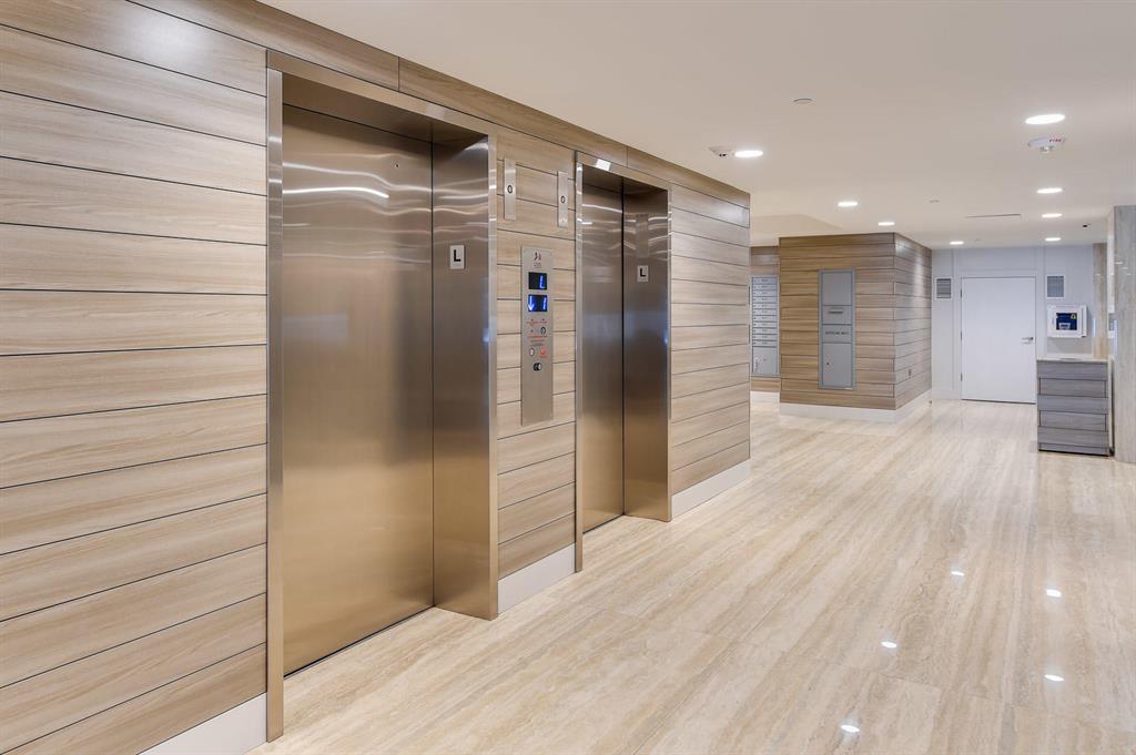 CARLYLE HOUSE CONDO - Residential