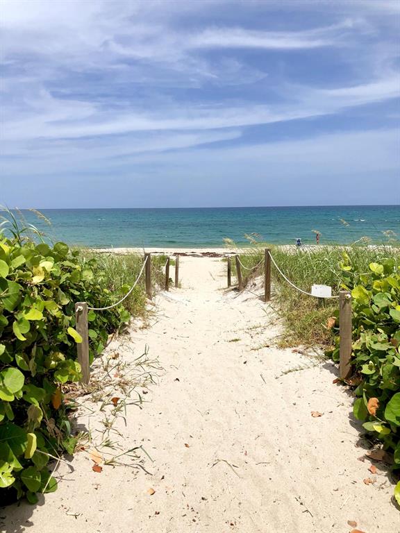 CARLYLE HOUSE CONDO - Residential