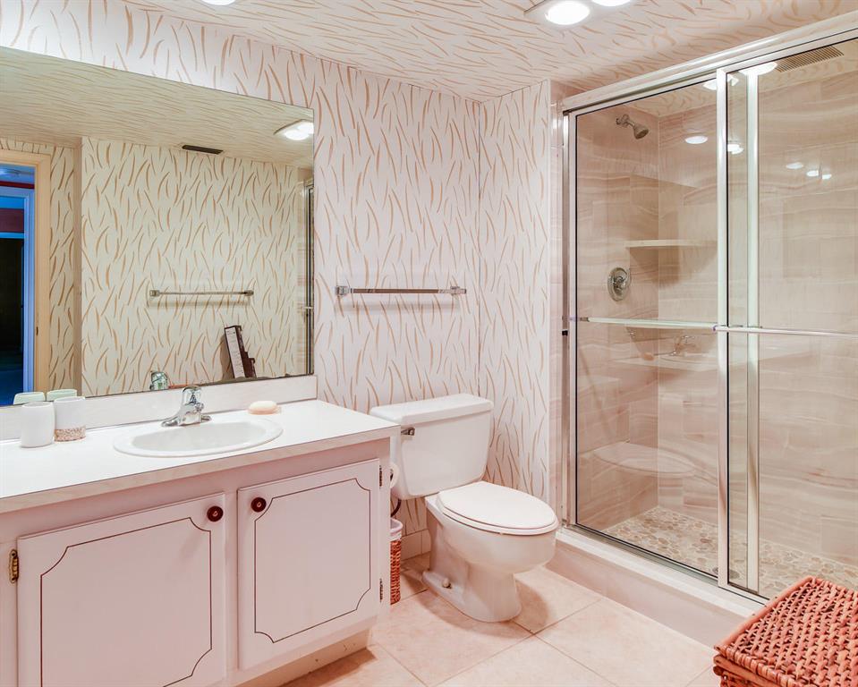 CARLYLE HOUSE CONDO - Residential