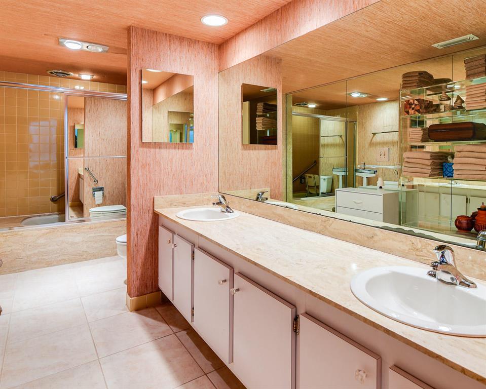 CARLYLE HOUSE CONDO - Residential