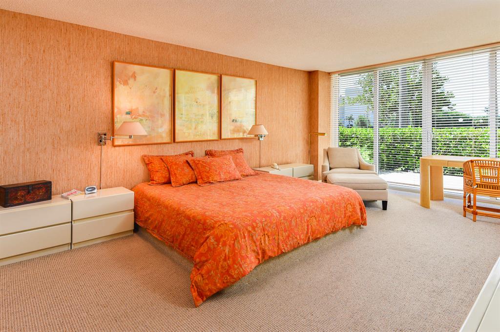 CARLYLE HOUSE CONDO - Residential