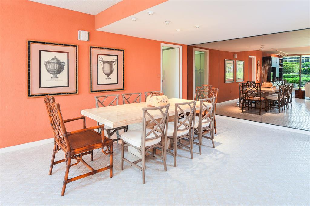 CARLYLE HOUSE CONDO - Residential