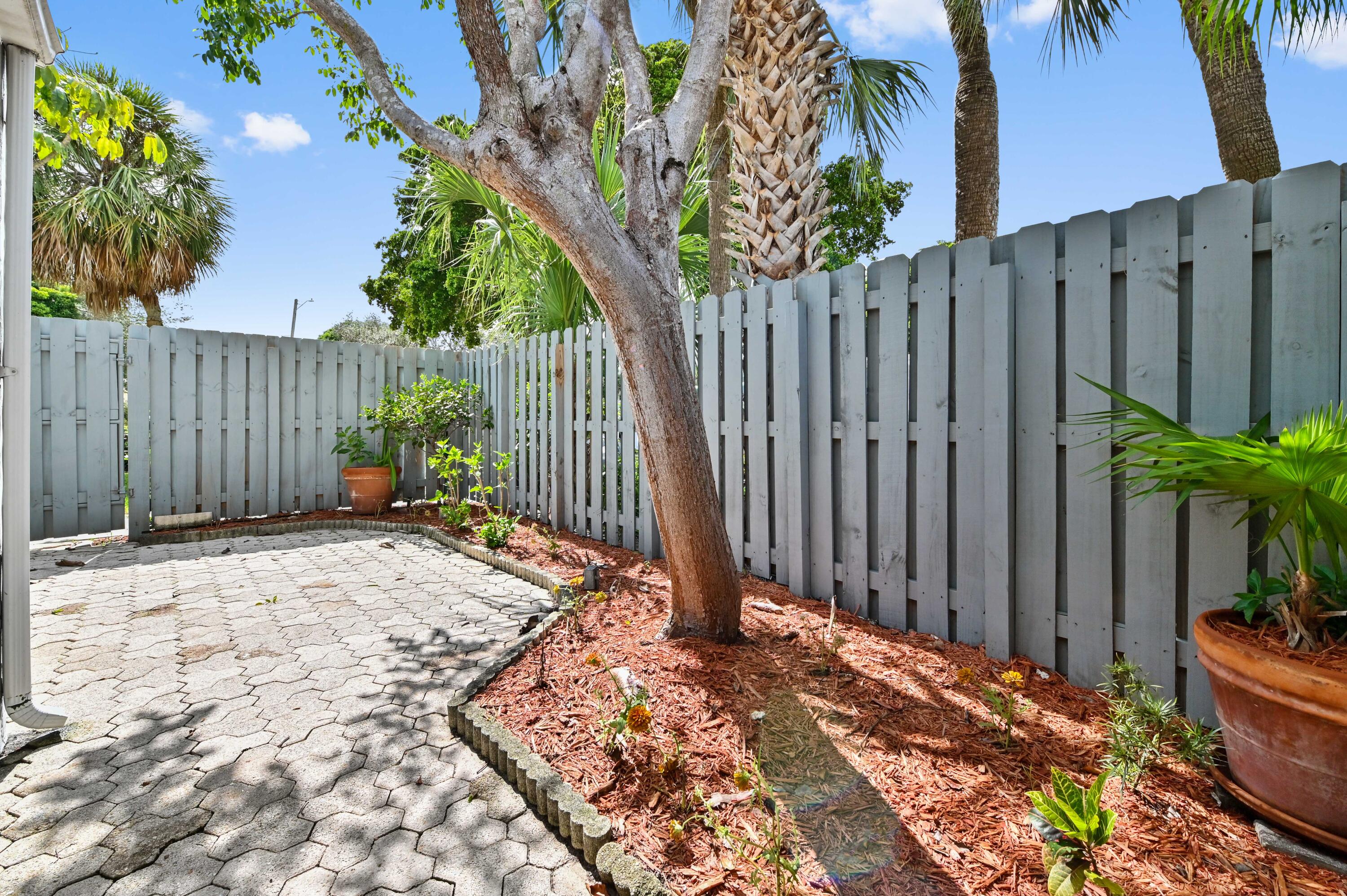 271 NW 15th Street