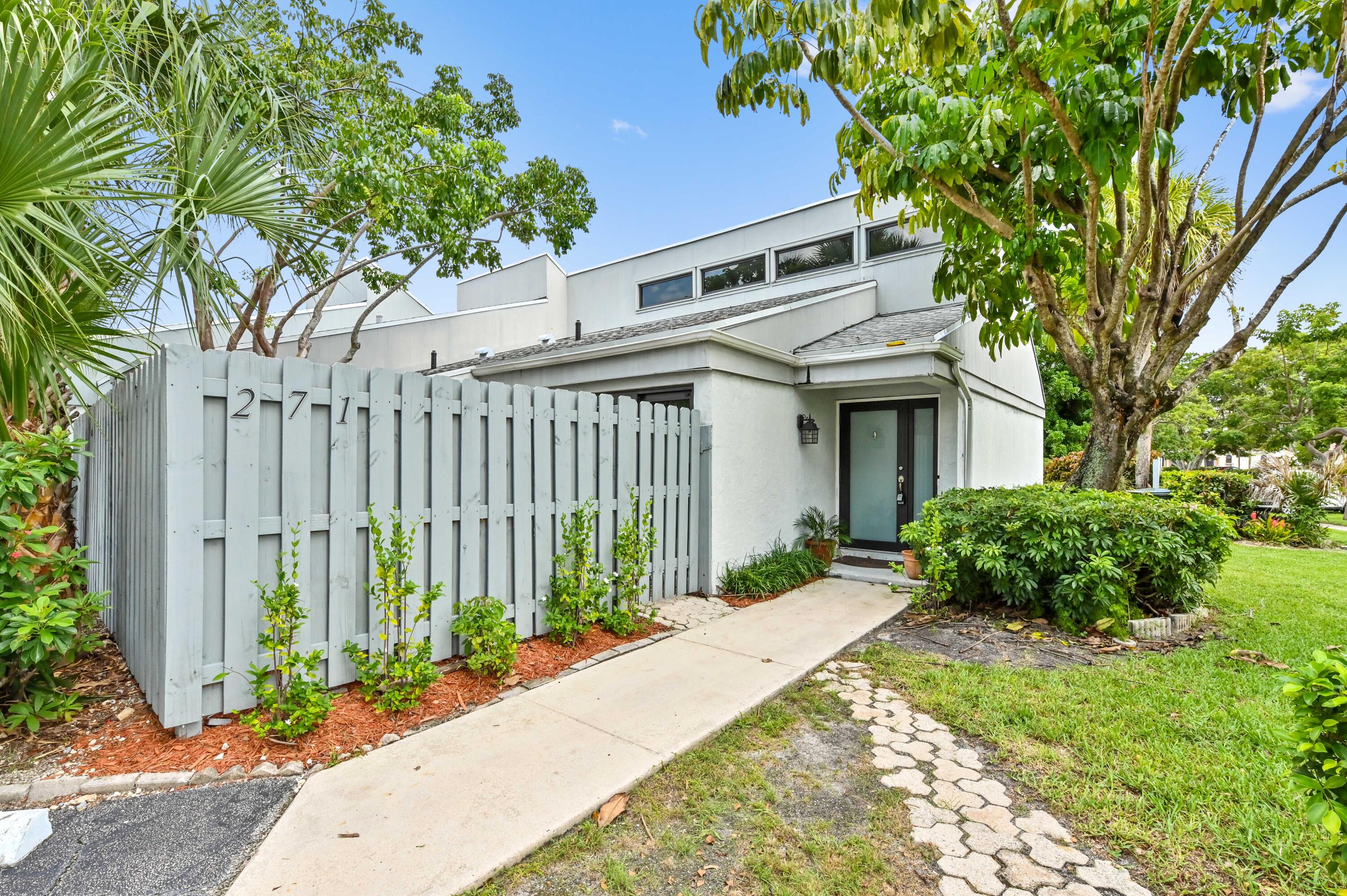 271 NW 15th Street