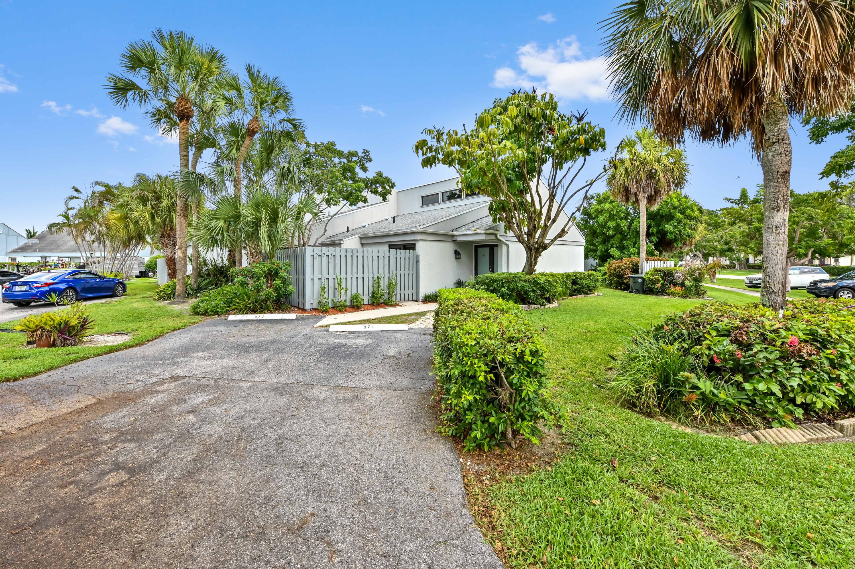 271 NW 15th Street