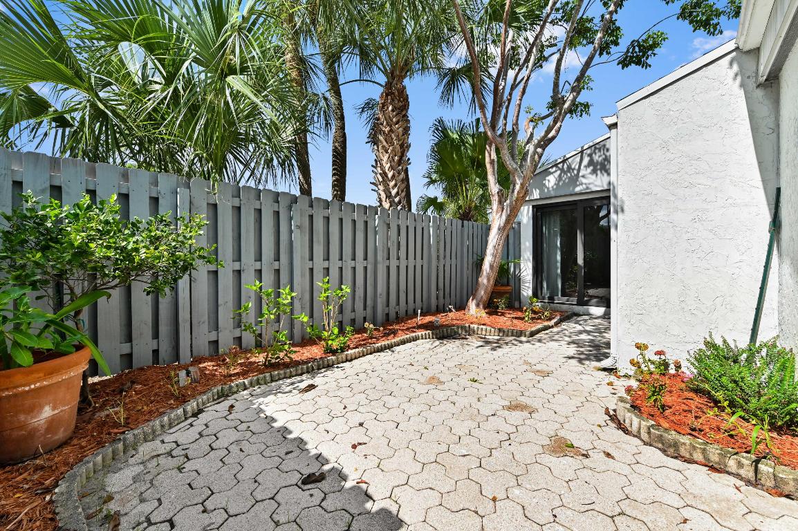 BOCA RATON HILLS SEC 2 - Residential