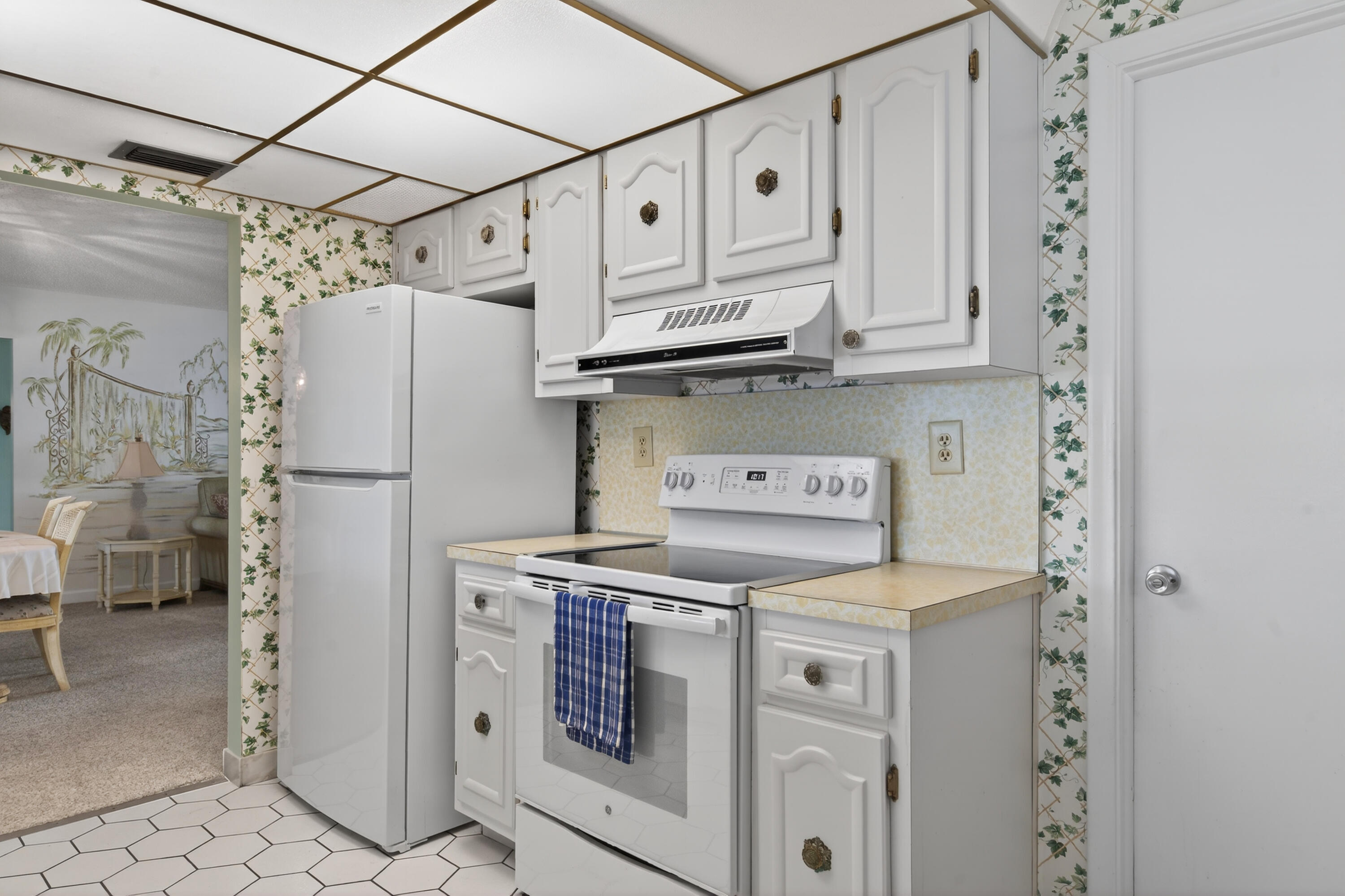 PALM BEACH LEISUREVILLE SEC 10 - Residential