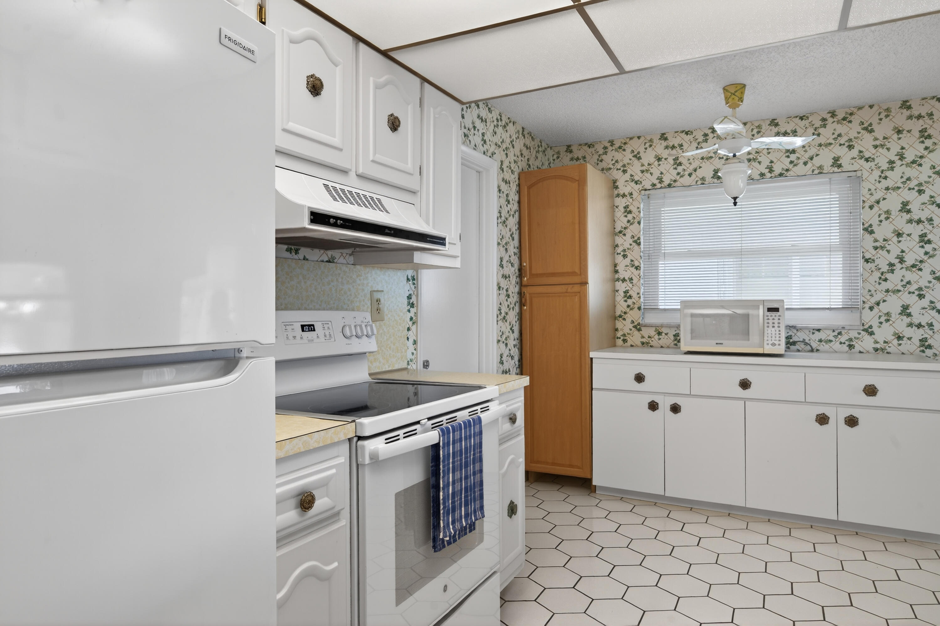 PALM BEACH LEISUREVILLE SEC 10 - Residential