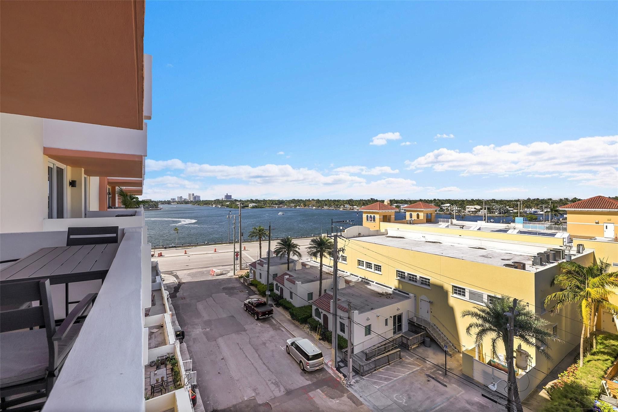 VALIANT HOUSE - Residential