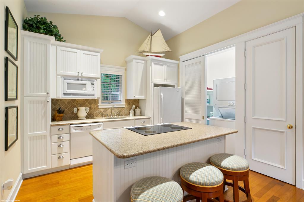 JUPITER ISLAND - Residential