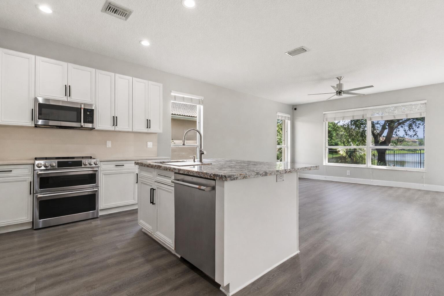 WELLINGTON SHORES - ORANGE GROVE EST - Residential