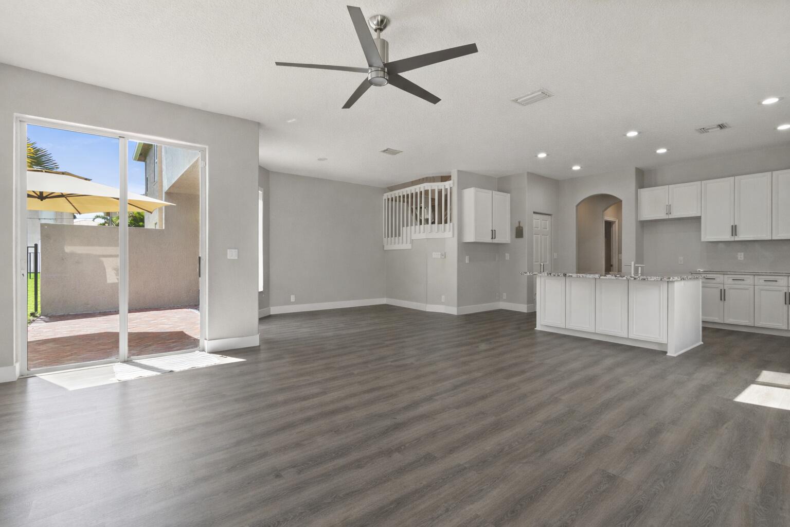 WELLINGTON SHORES - ORANGE GROVE EST - Residential