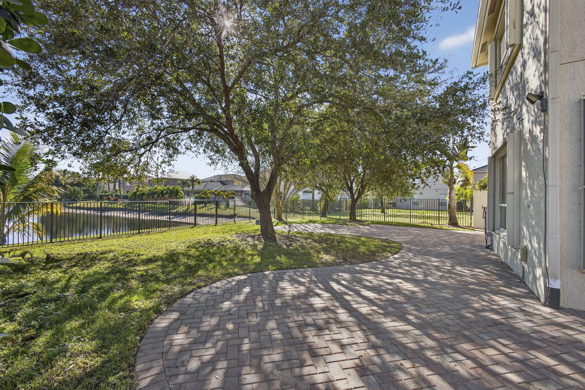 WELLINGTON SHORES - ORANGE GROVE EST - Residential