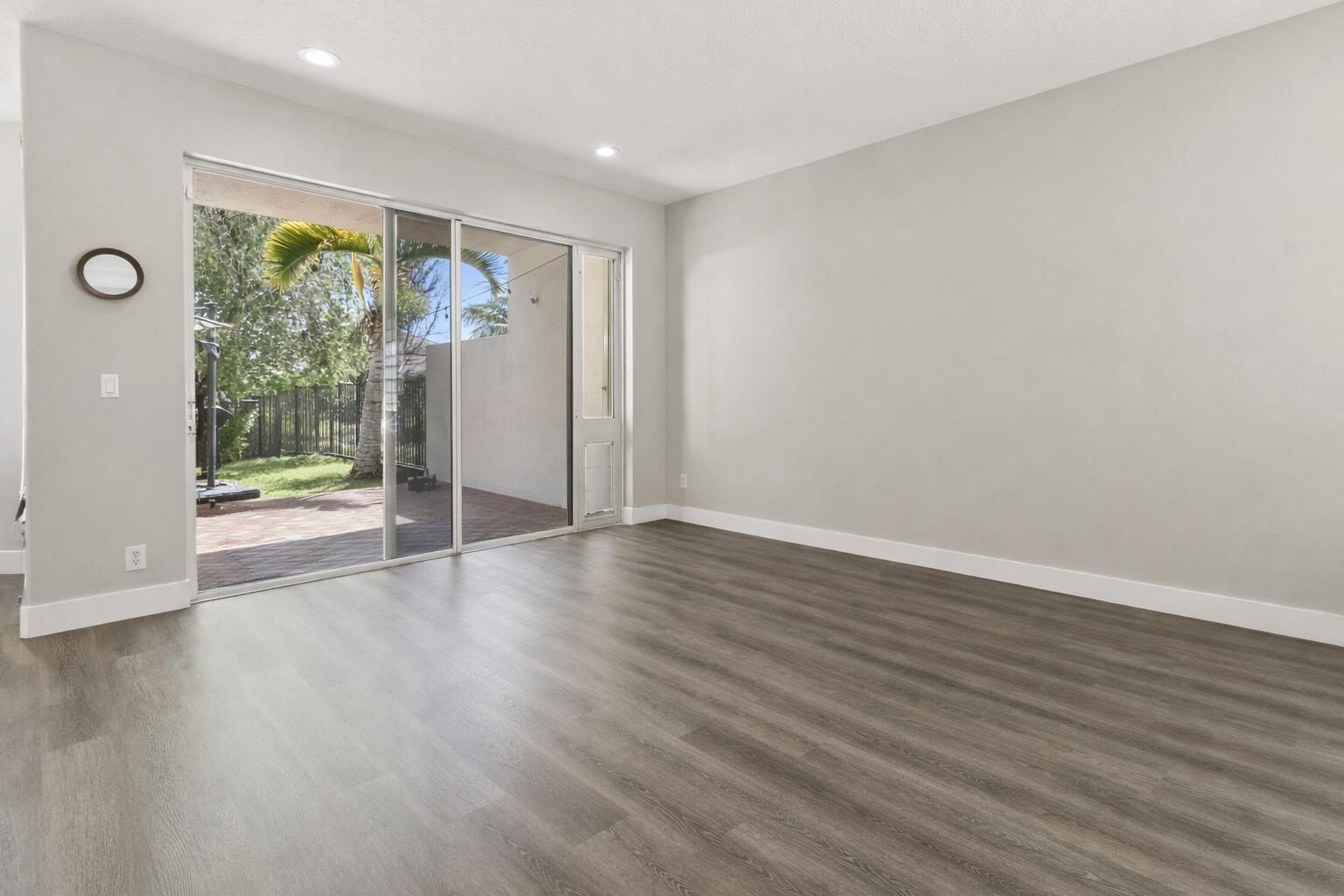 WELLINGTON SHORES - ORANGE GROVE EST - Residential