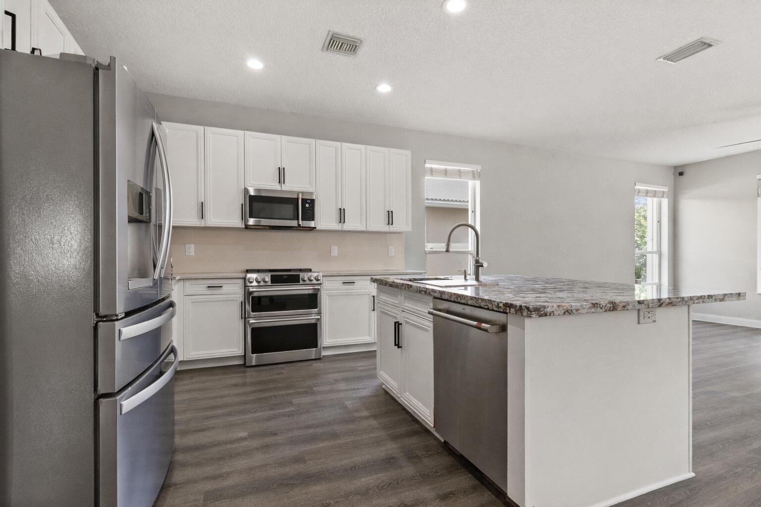 WELLINGTON SHORES - ORANGE GROVE EST - Residential