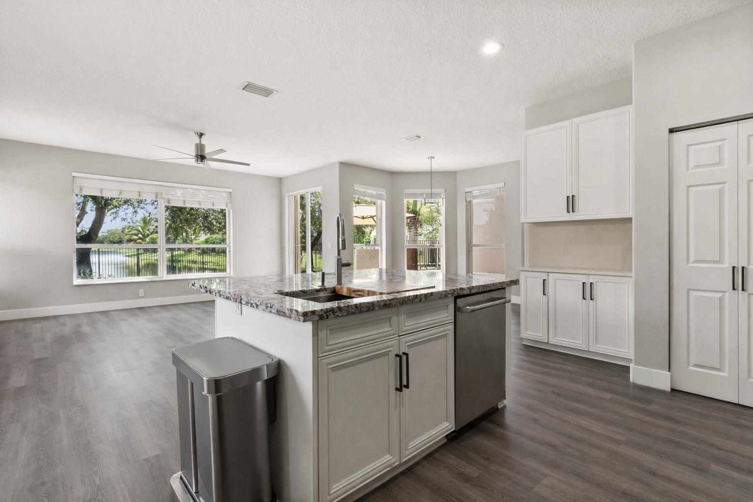 WELLINGTON SHORES - ORANGE GROVE EST - Residential