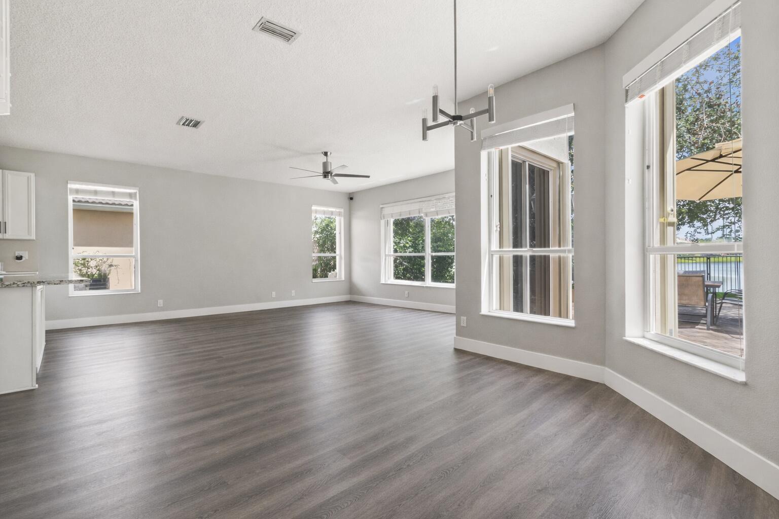 WELLINGTON SHORES - ORANGE GROVE EST - Residential