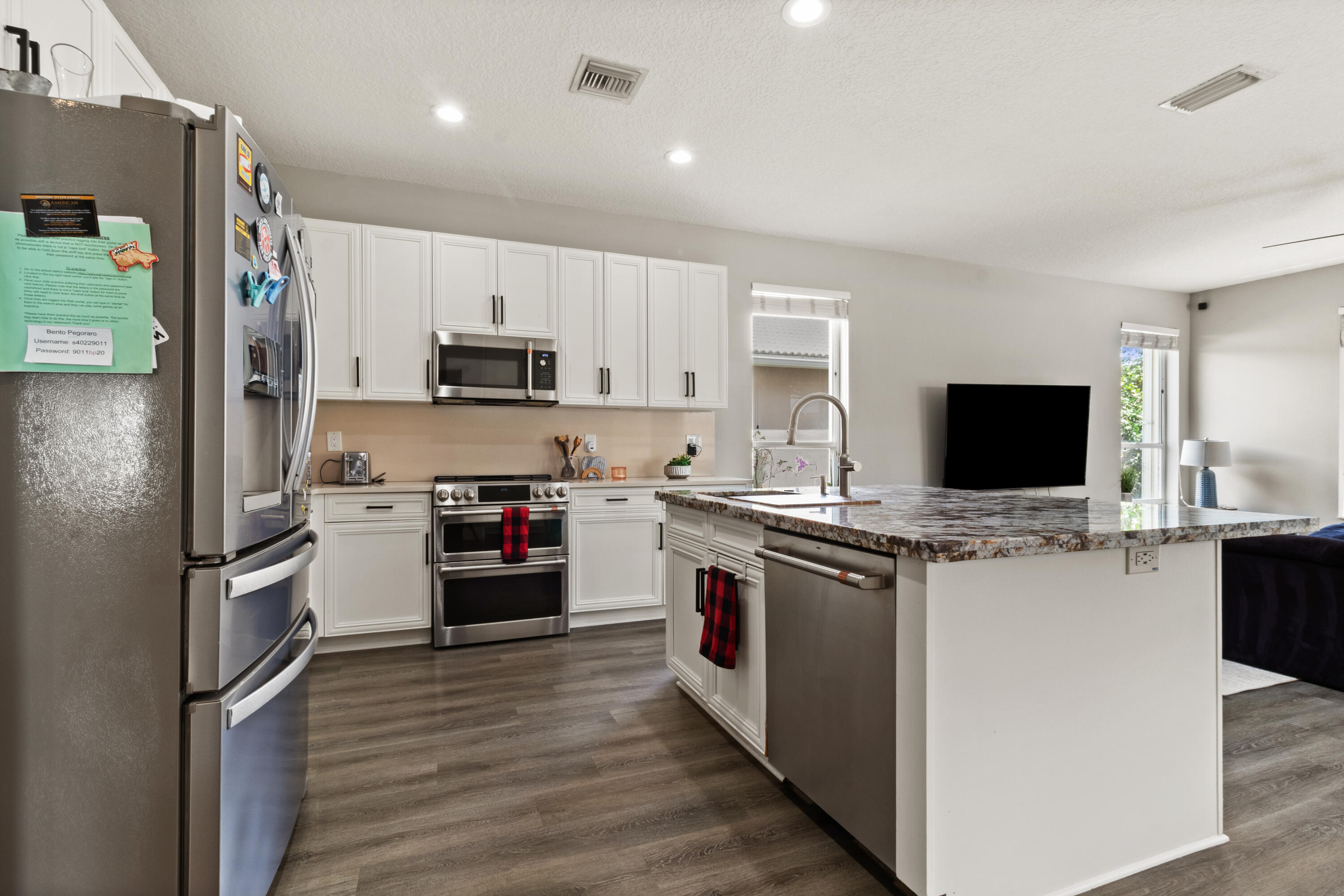 WELLINGTON SHORES - ORANGE GROVE EST - Residential