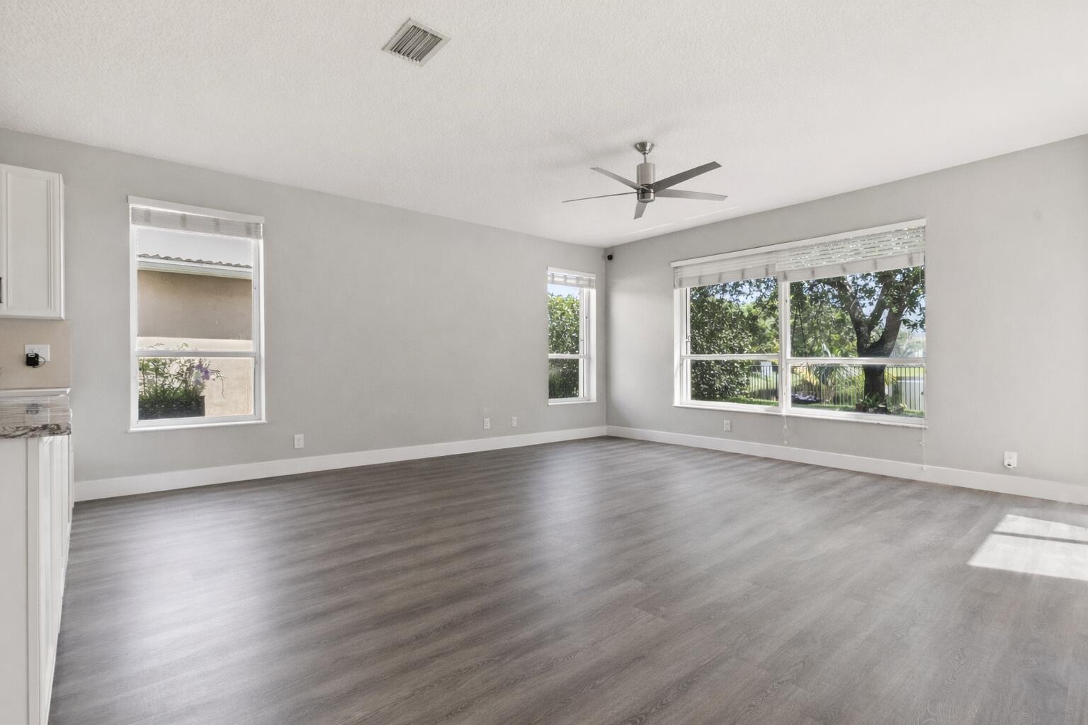 WELLINGTON SHORES - ORANGE GROVE EST - Residential