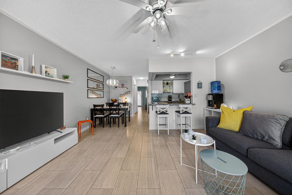 Photo of 3201 SE 10th Street, Pompano Beach, FL 33062 (MLS # B26028005)