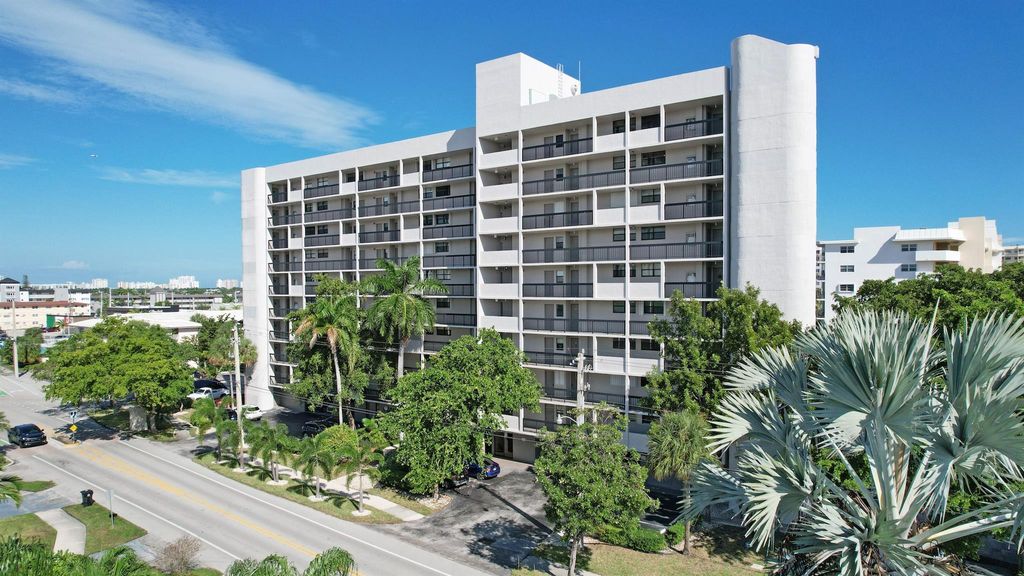 Photo of 4800 Bayview Drive #605, Fort Lauderdale, FL 33308 (MLS # F10478174)