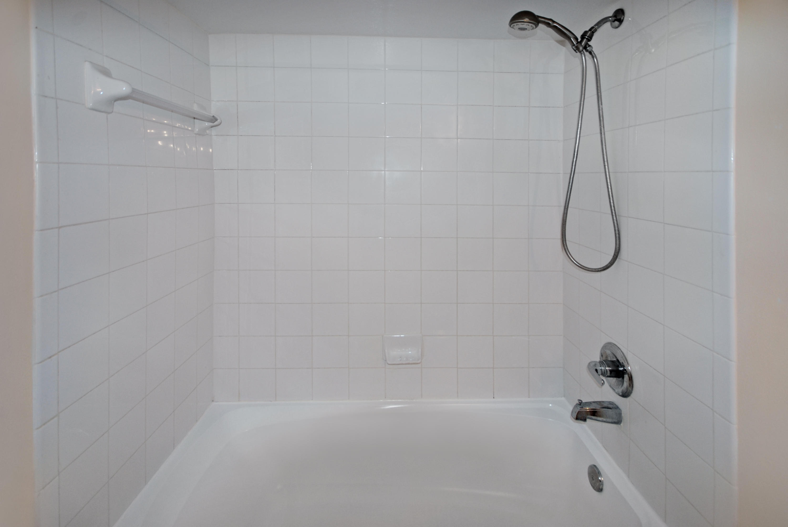 EMERALD ISLE AT LAGUNA LAKES CONDO - Residential Lease