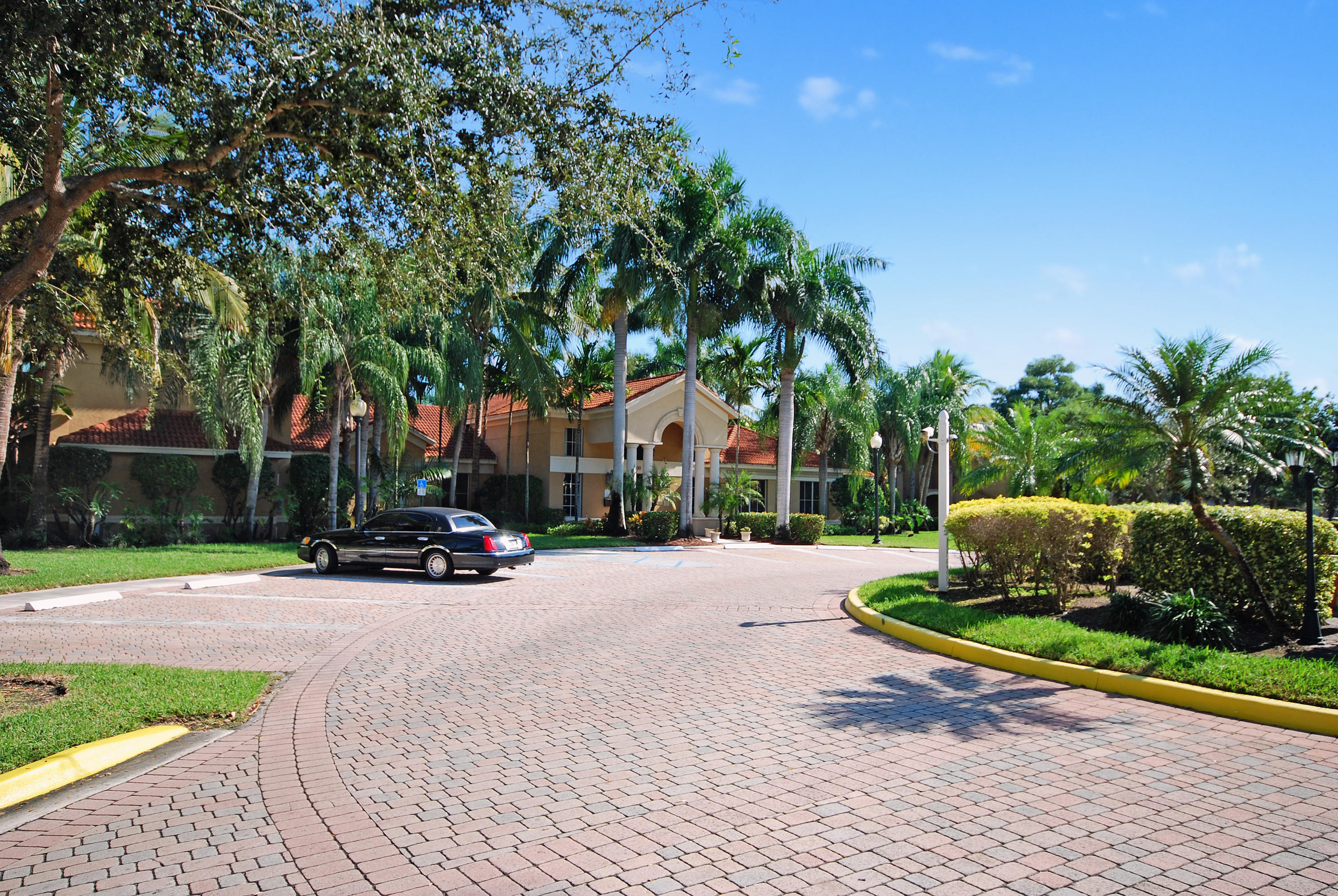 EMERALD ISLE AT LAGUNA LAKES CONDO - Residential Lease