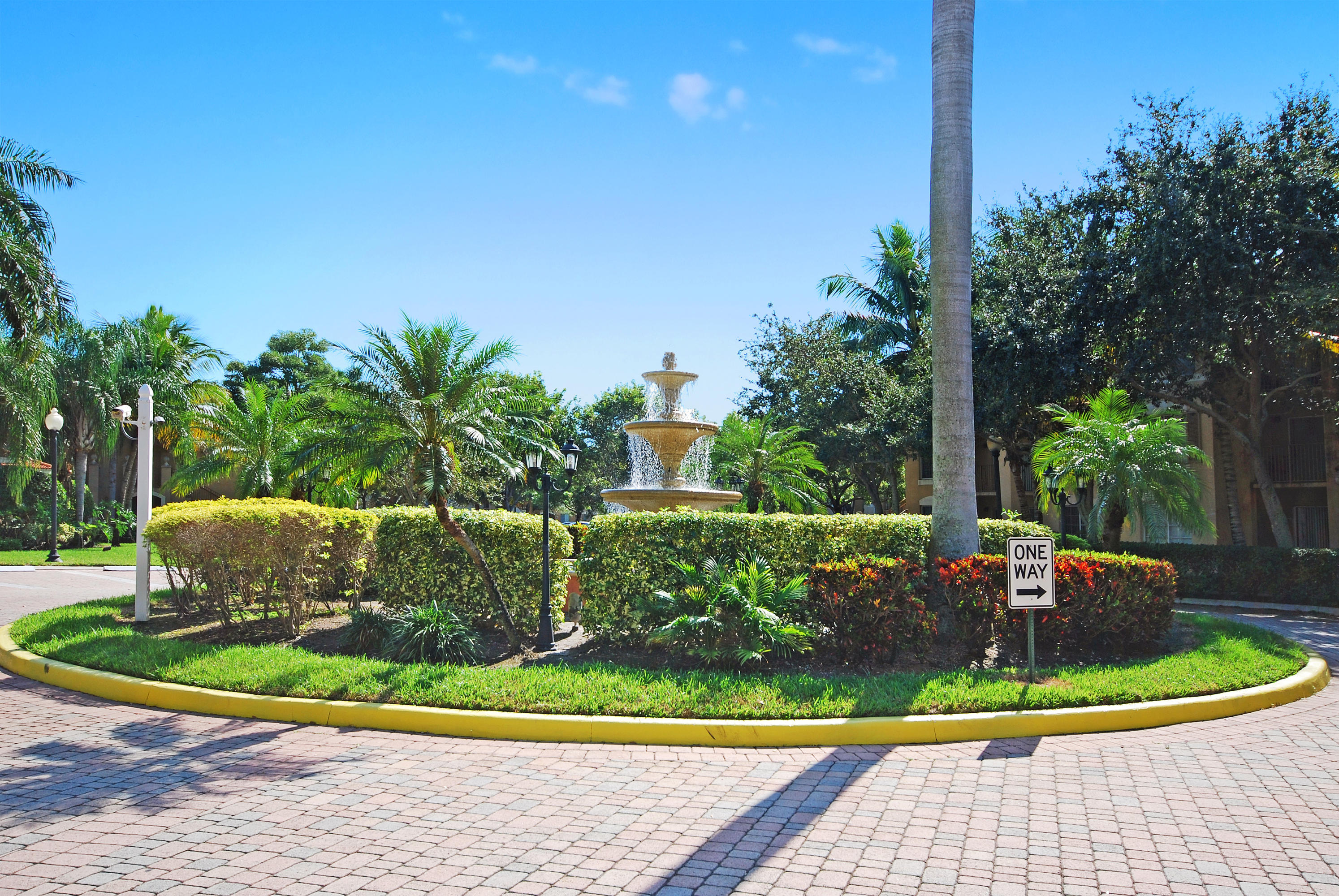 EMERALD ISLE AT LAGUNA LAKES CONDO - Residential Lease