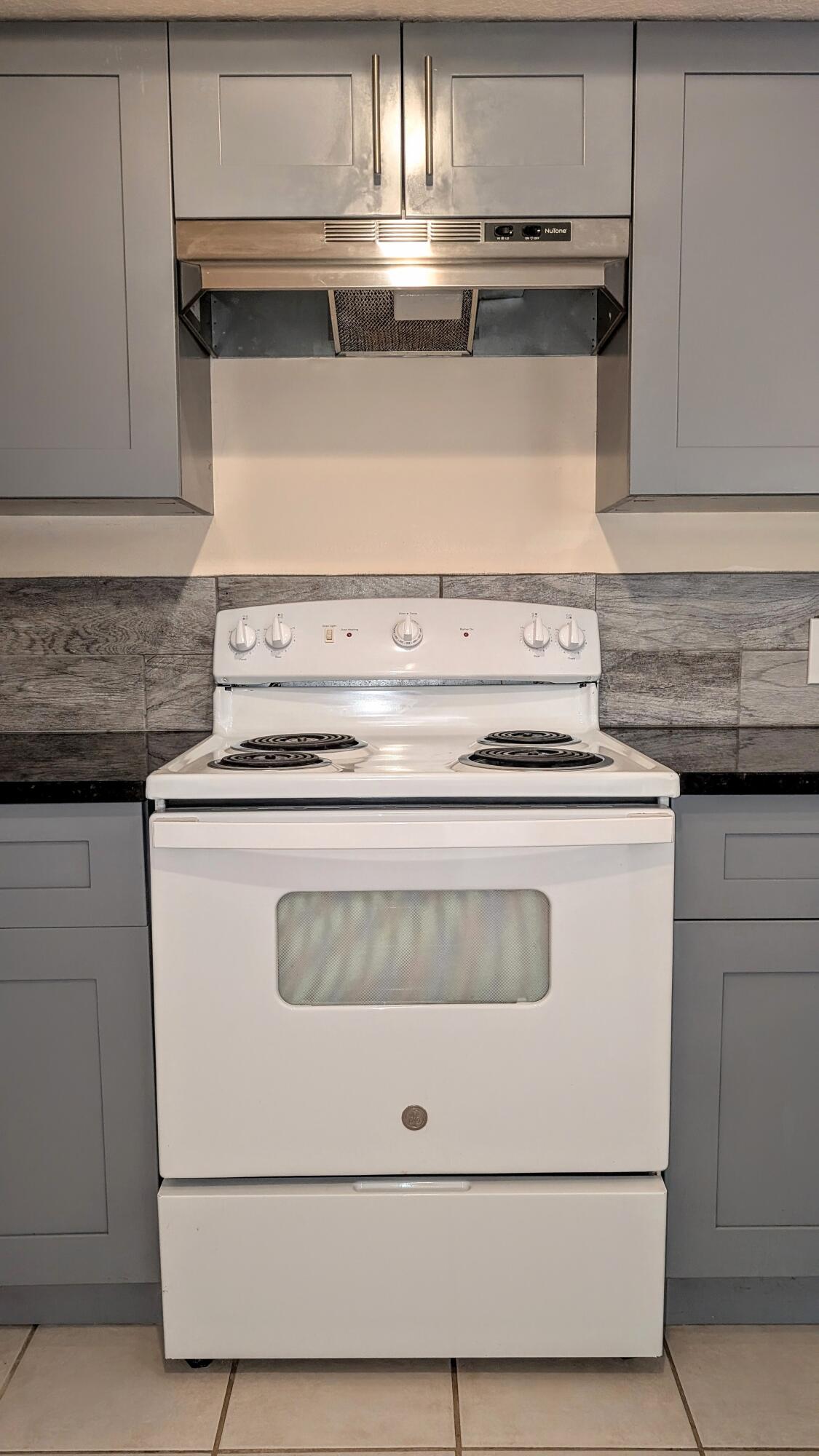 EMERALD ISLE AT LAGUNA LAKES CONDO - Residential Lease