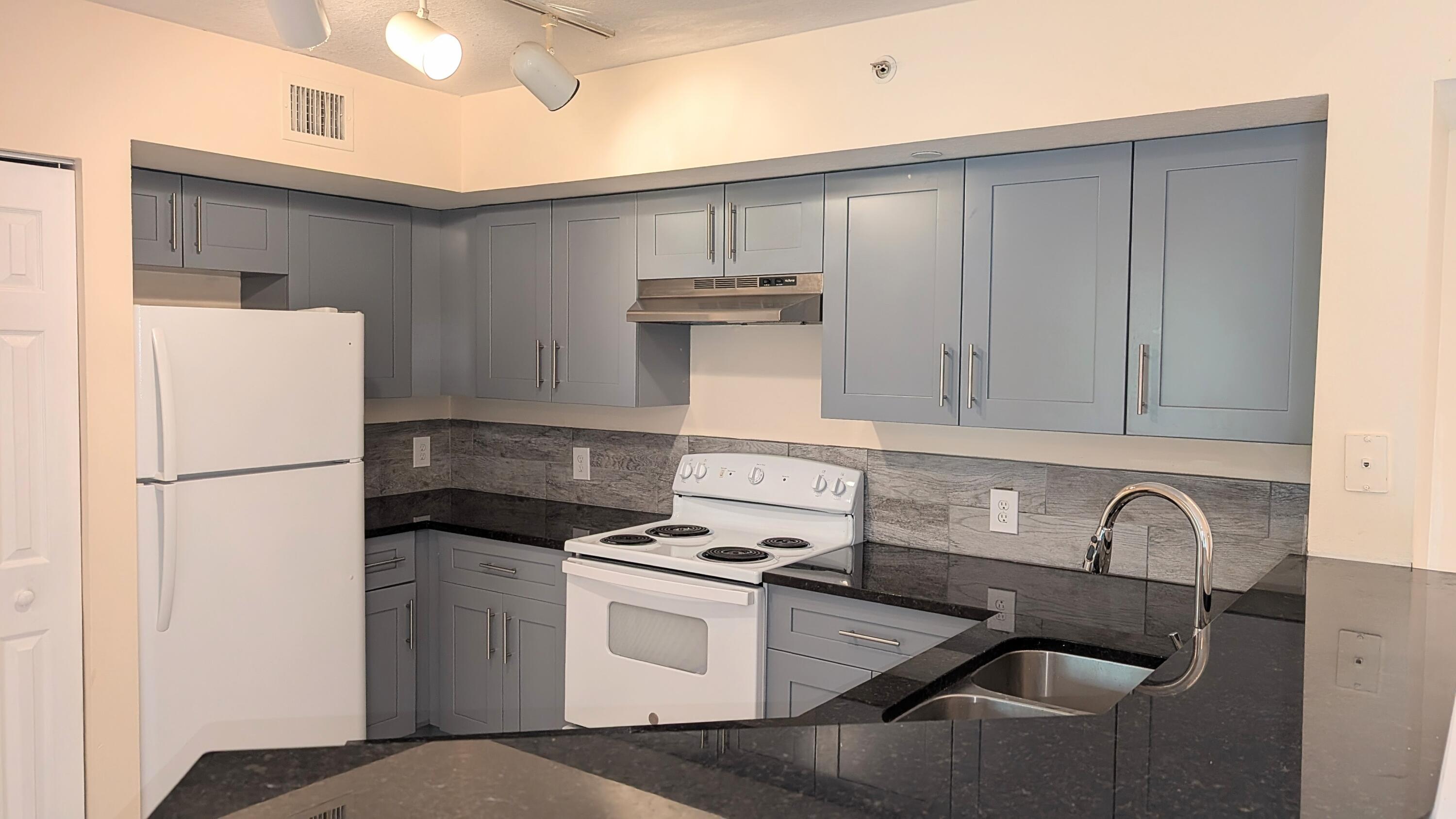 EMERALD ISLE AT LAGUNA LAKES CONDO - Residential Lease