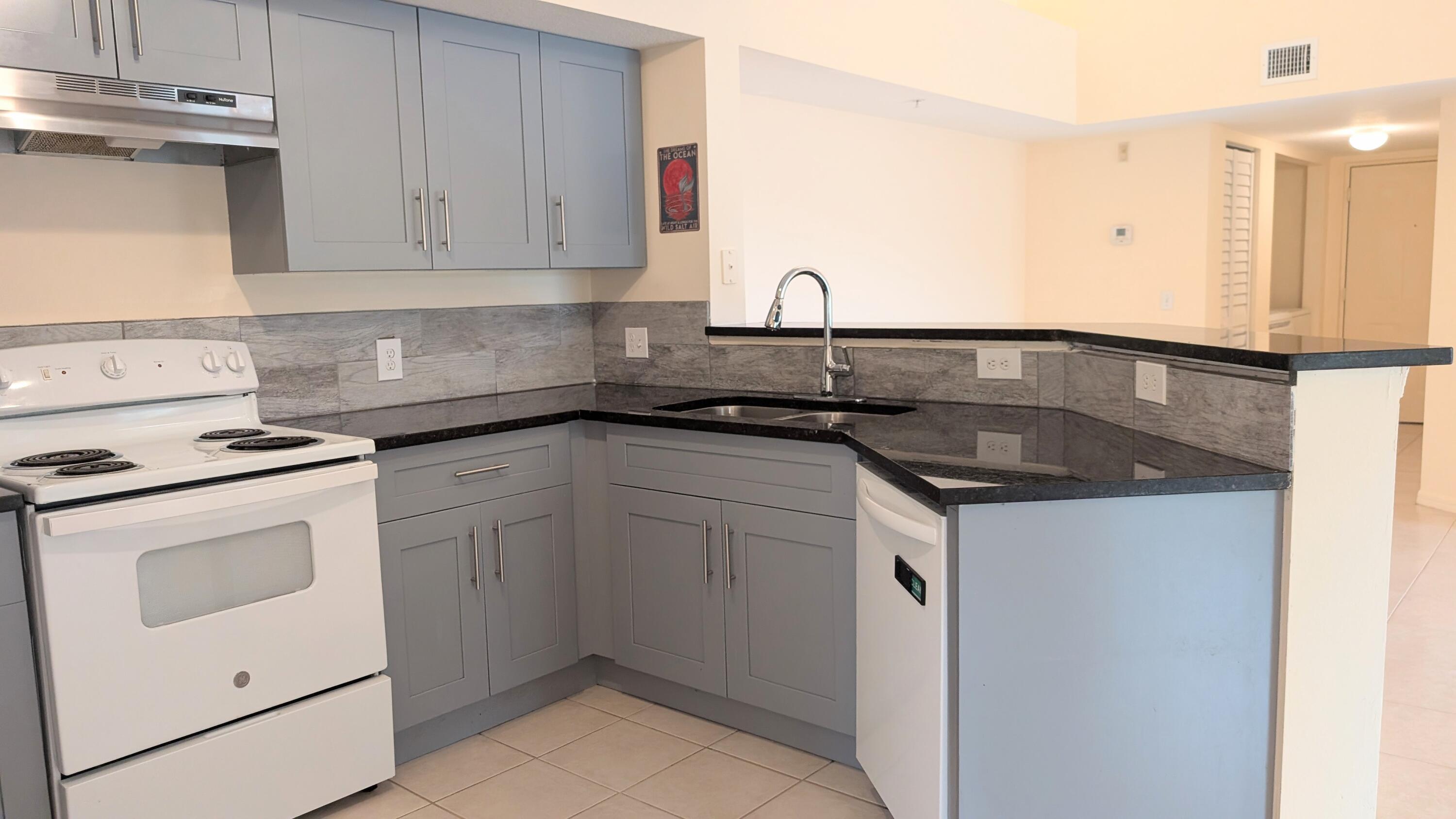 EMERALD ISLE AT LAGUNA LAKES CONDO - Residential Lease