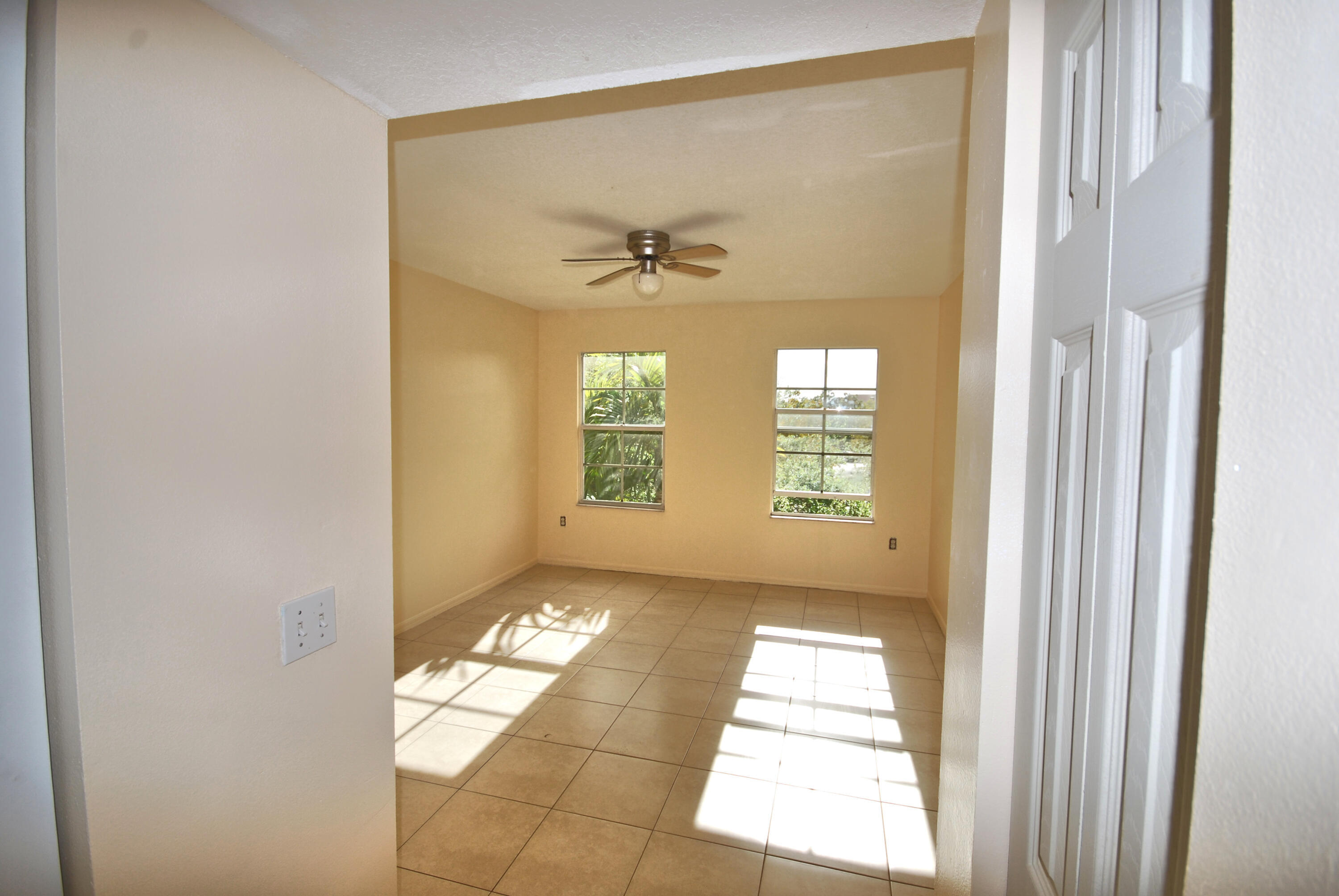 EMERALD ISLE AT LAGUNA LAKES CONDO - Residential Lease