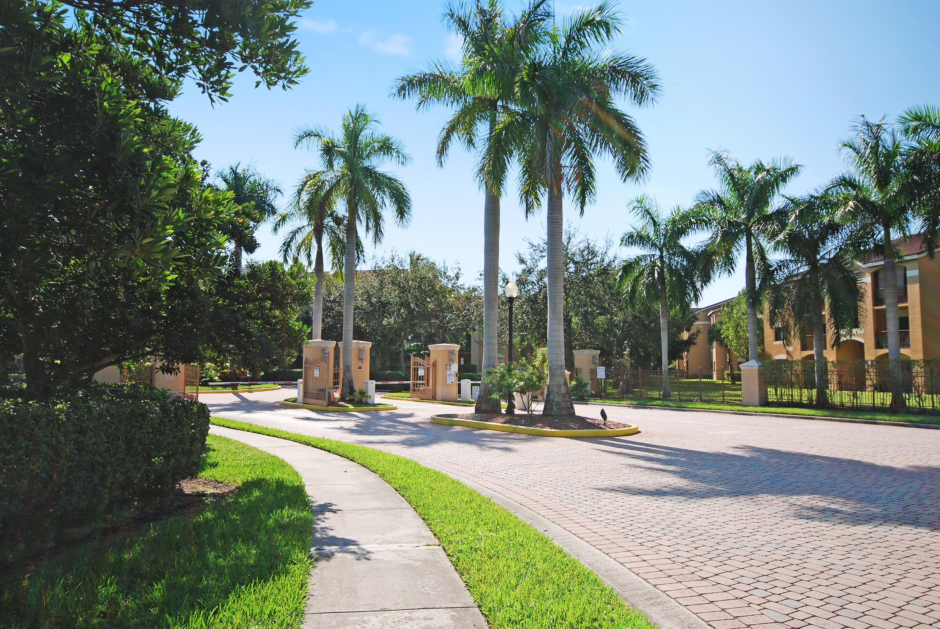 EMERALD ISLE AT LAGUNA LAKES CONDO - Residential Lease