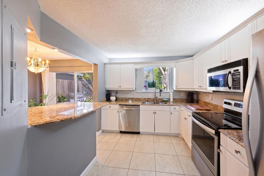 Photo of 1928 E Discovery Cir Circle E, Deerfield Beach, FL 33442 (MLS # B26024180)