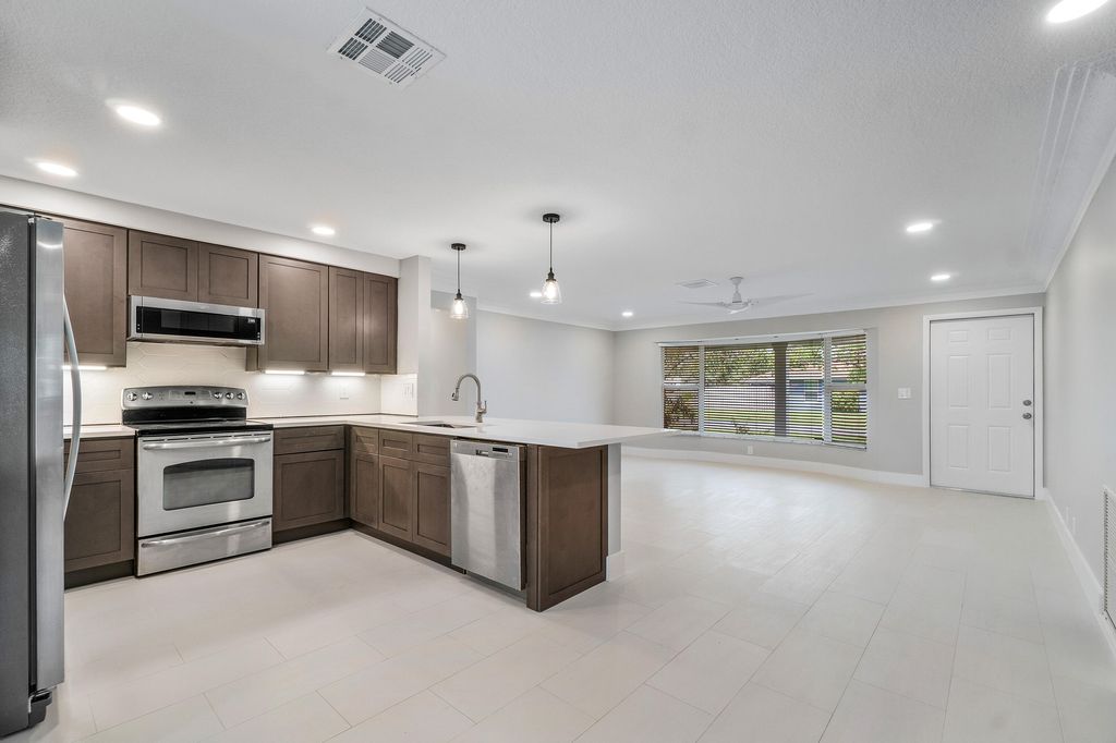 Photo of 2302 SW 10th Street, Boynton Beach, FL 33426 (MLS # R11127998)