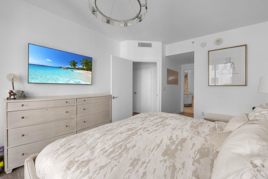 Photo of 111 SE 8th Avenue #705, Fort Lauderdale, FL 33301 (MLS # B26010092)