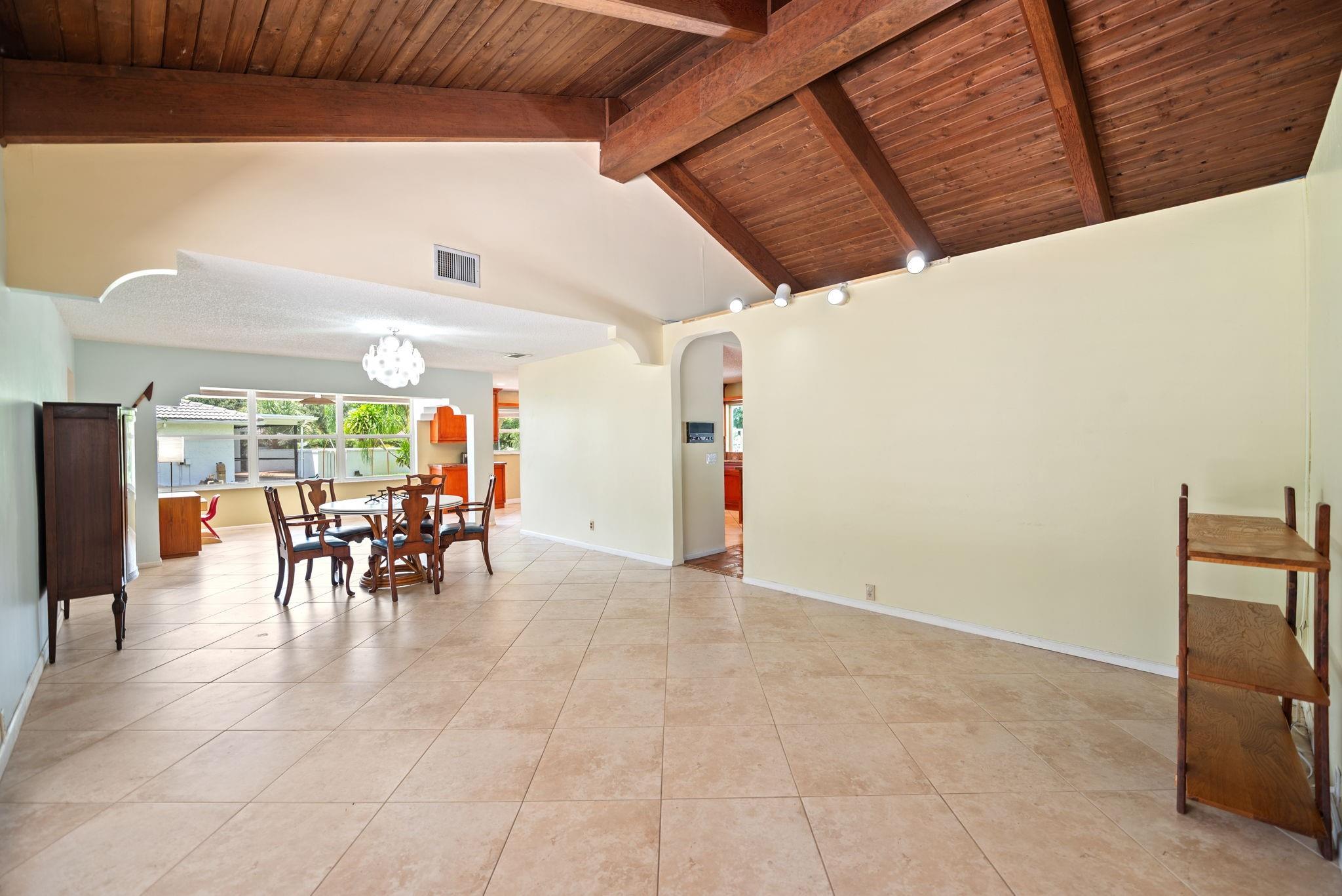 120 NW 88th Way